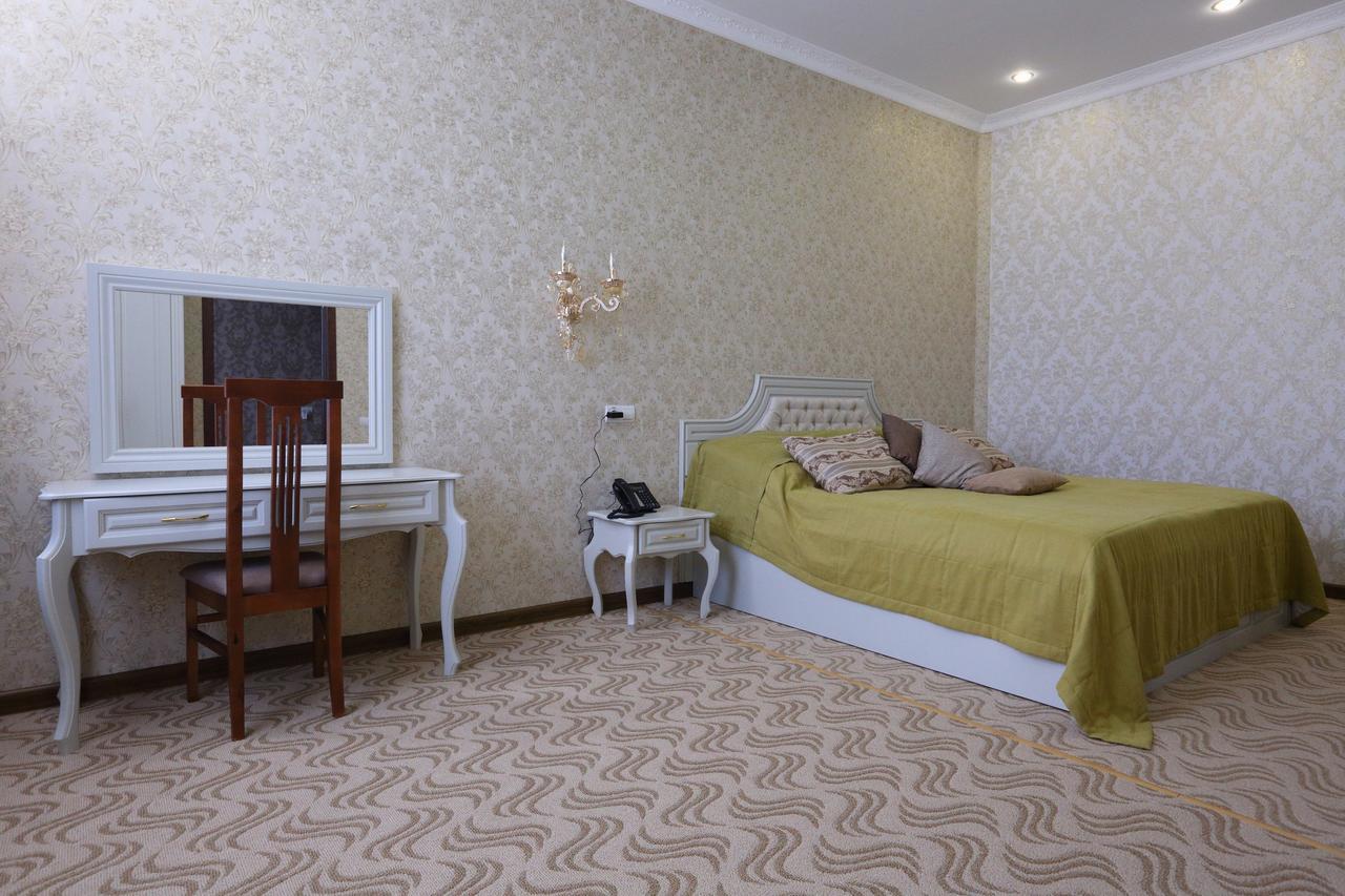 Hotel Bahetle Ekibastuz Ngoại thất bức ảnh